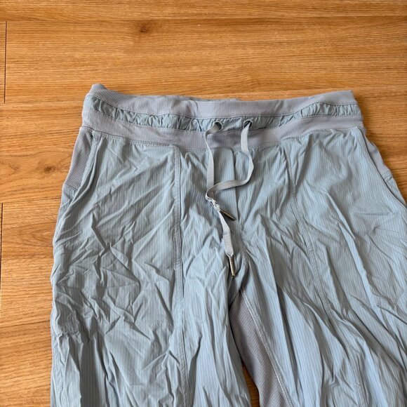 Lululemon Athletic Dance Studio MR Cropped Pants Belgian Blue Women’s Sz 10 - Picture 3 of 12